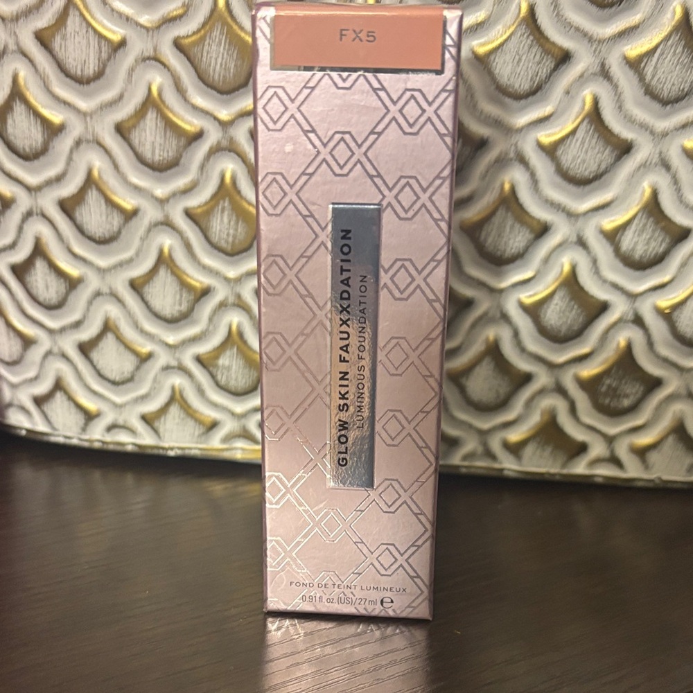 Revolution Glow Skin Fauxdation - FXS